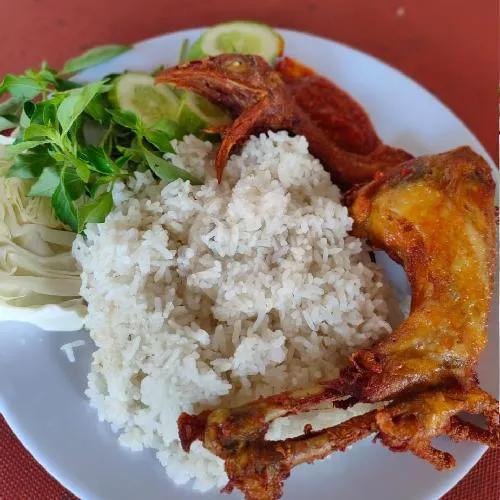 Ayam Goreng Pejantan